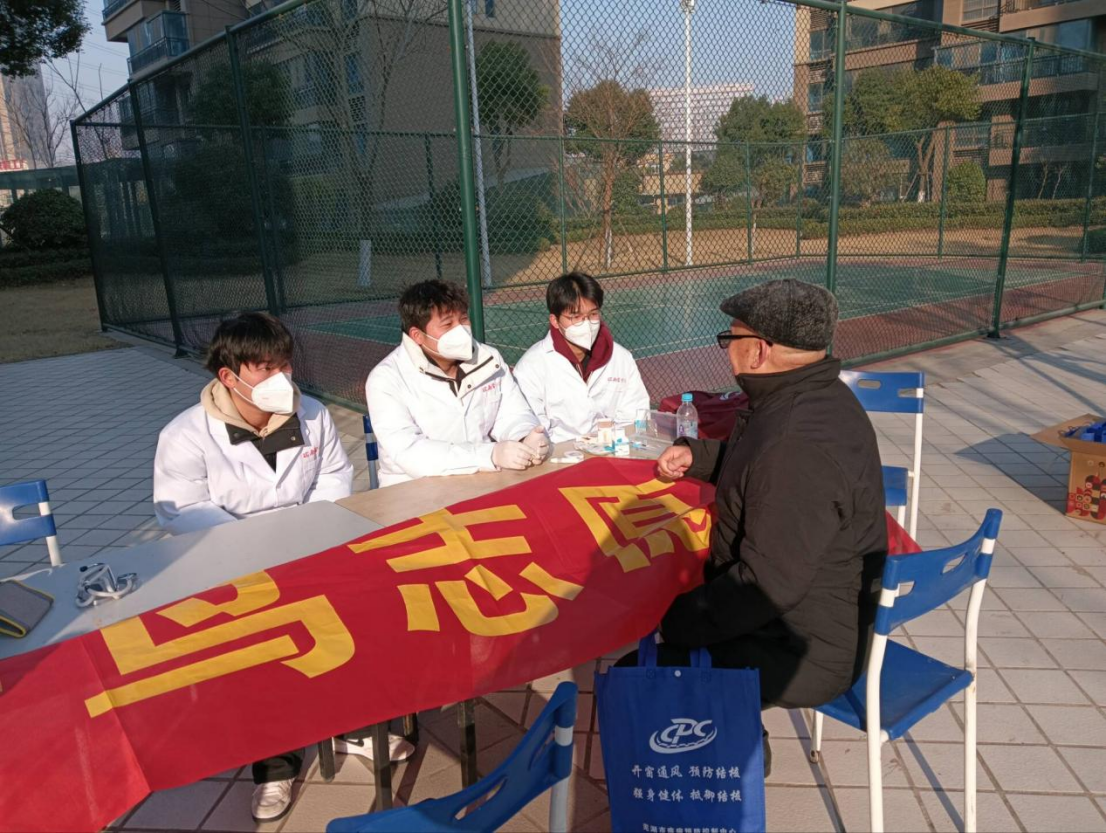皖南医学院青鸟志愿队---青春医心：免费糖压检测，共筑结核防线(图1)