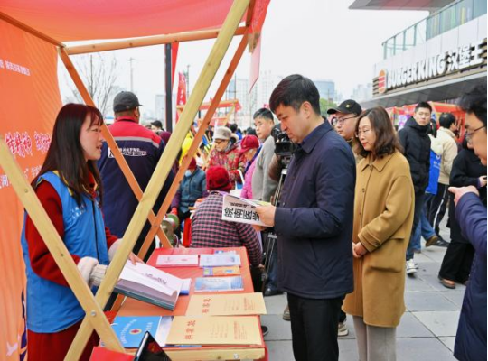 “医路铸魂”志愿服务队助力芜湖市“3·5”学雷锋纪念日主题活动(图3)