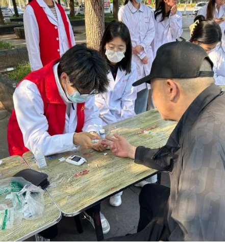 义诊筑防线，关怀零距离 ——爱心义诊活动(图1)
