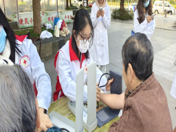 “医”心防“核”护健康 ——双轨服务进社区(图2) “医”心防“核”护健康 ——双轨服务进社区(图2)