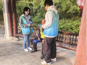 皖南医学院红十字协会赴芜湖市中医院开展导诊活动：志愿贴心助就诊，中医温情护安康(图4)