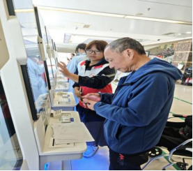 皖南医学院红十字协会赴芜湖市中医院开展导诊活动：志愿贴心助就诊，中医温情护安康(图1)