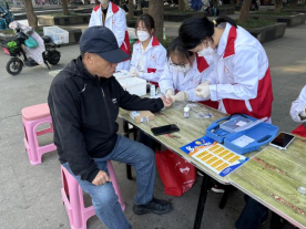 青春仁暖社区——皖南医学院红十字协会开展“三暖行动”义诊进社区活动(图4) 青春仁暖社区——皖南医学院红十字协会开展“三暖行动”义诊进社区活动(图4)