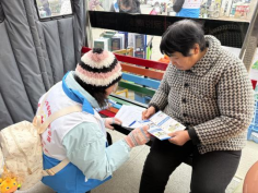 皖医学子返家乡,防痨宣传暖社区——皖南医学院红十字协会淮北志愿分队赴宝夏丽景社区开展防结核宣传活动(图2) 皖医学子返家乡,防痨宣传暖社区——皖南医学院红十字协会淮北志愿分队赴宝夏丽景社区开展防结核宣传活动(图2)