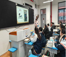 皖医学子返乡传知识，红会健康护航暖人心--皖南医学院红十字协会淮北分队走进濉溪二中(图1)