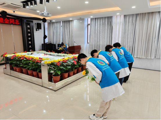 我校遗体捐献接受站为查壁金同志举行遗体告别仪式(图2)
