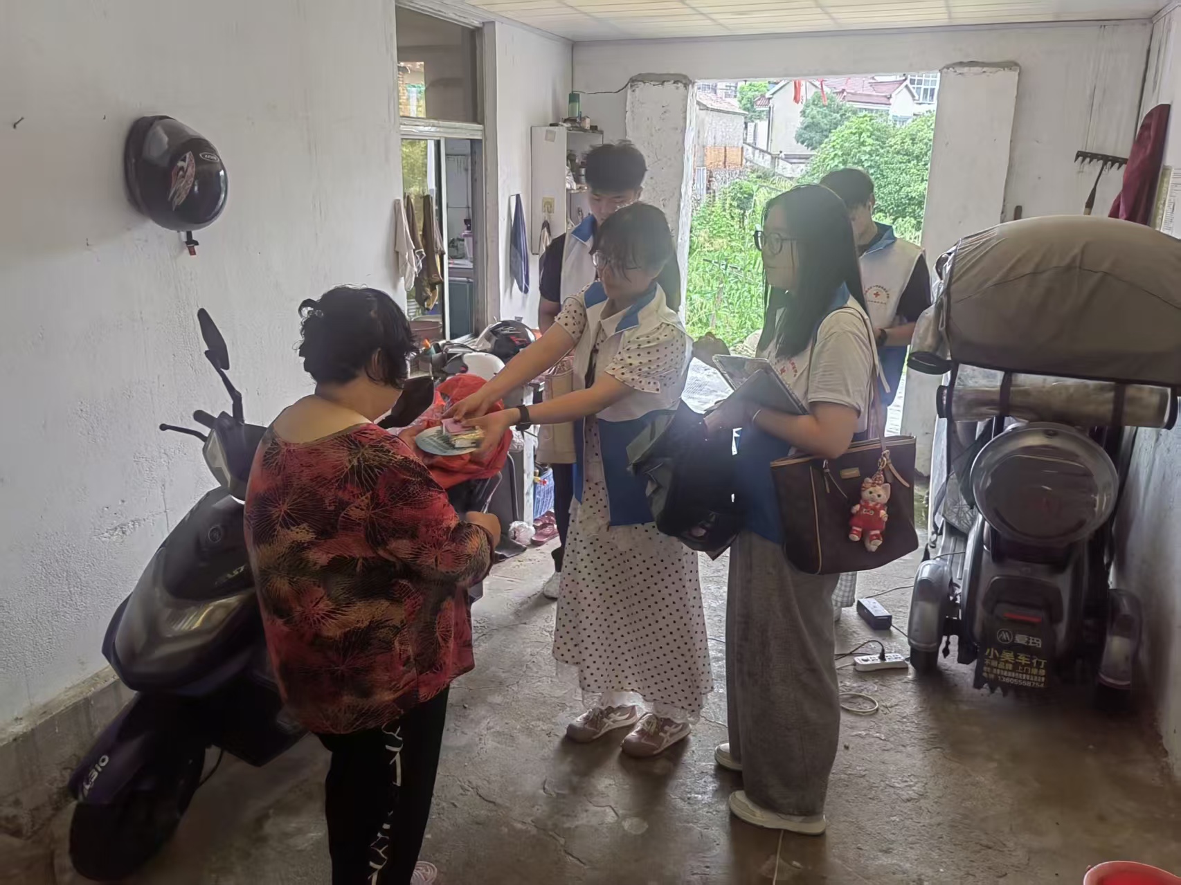 扎根乡村送服务，慢病科普暖民心(图1)